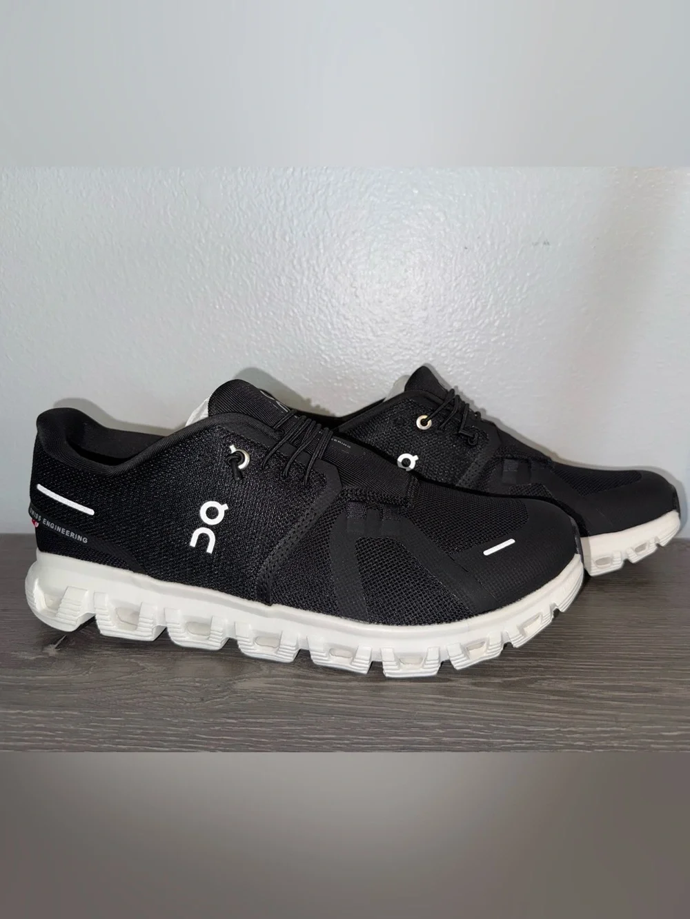 On Cloud 6 Running Men's Black White Athletic Running Shoes 8.5M NIB 10070299